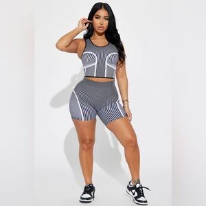 NWT - Fashion Nova - Black and White Women's Bike Shorts - High Stretch - L/XL